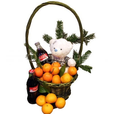 Мишка. Кола, Мандарины В красивой корзине и праздничной упаковке.